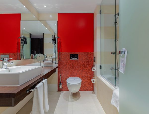 queen-executive-room-ramada-2