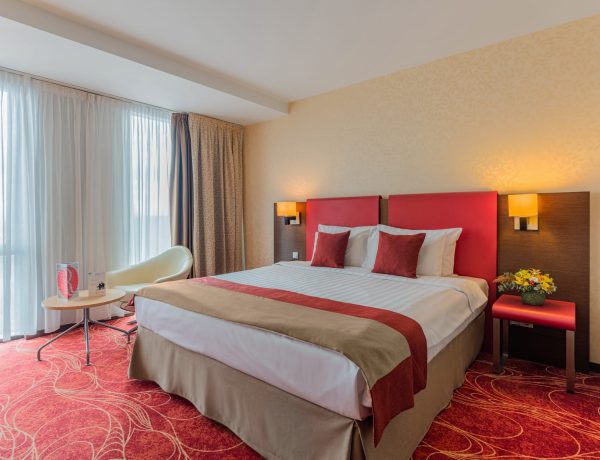 queen-executive-room-ramada-3