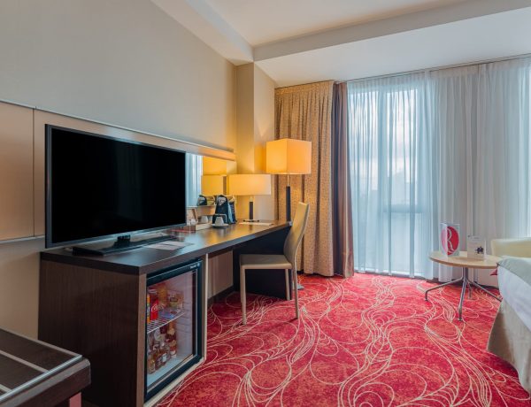 queen-executive-room-ramada-4