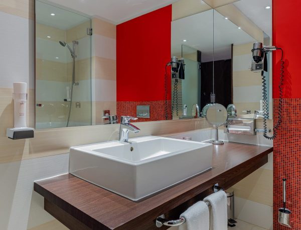 queen-executive-room-ramada-5