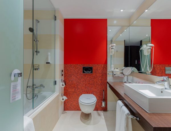 twin-executive-room-ramada-1