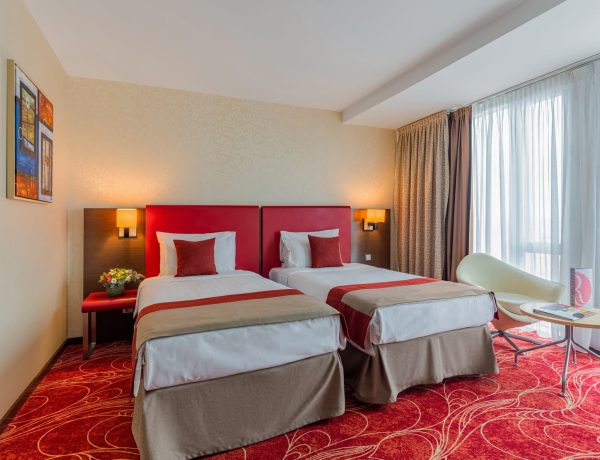 twin-executive-room-ramada-3