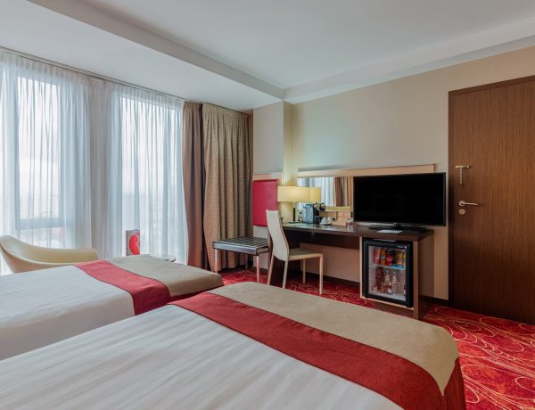 twin-executive-room-ramada-4